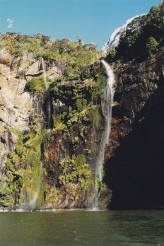In Milford fjord, water cascades everywhere!