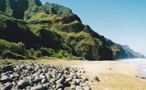 At the end of the trail, a beach and a crowd: 5 people!
